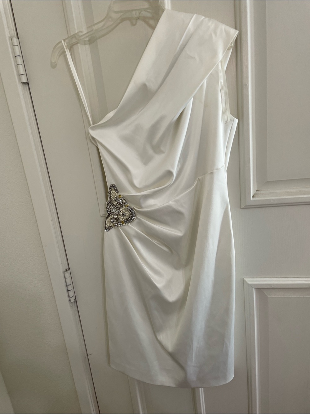 Sculpted Satin Wedding dress pearls &Jewels Sz 6